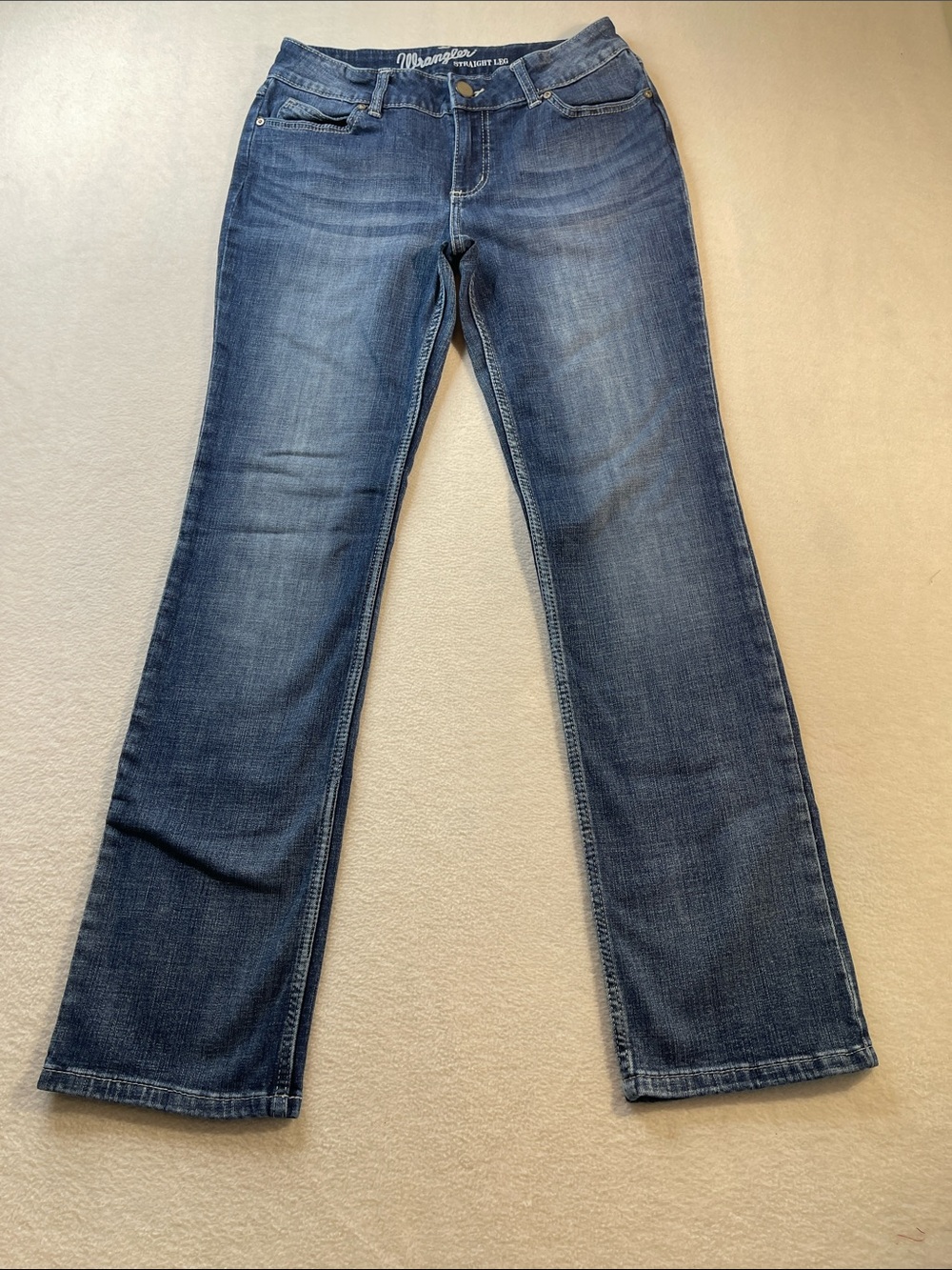 Wrangler Women's STRAIGHT LEG  Cut Jeans - Dark Blue Wash SIZE 9-10 x 32